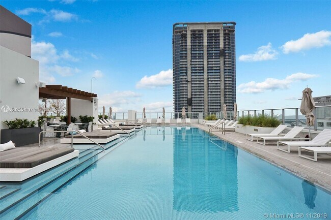 Building Photo - 1010 Brickell Ave