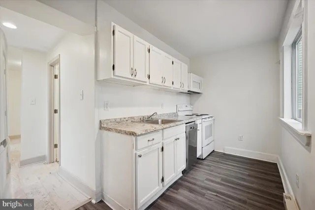 Building Photo - 4645 Umbria St