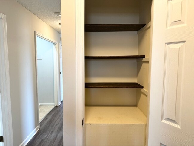 Building Photo - Beautiful Home close to Ft Campbell and Shopping!