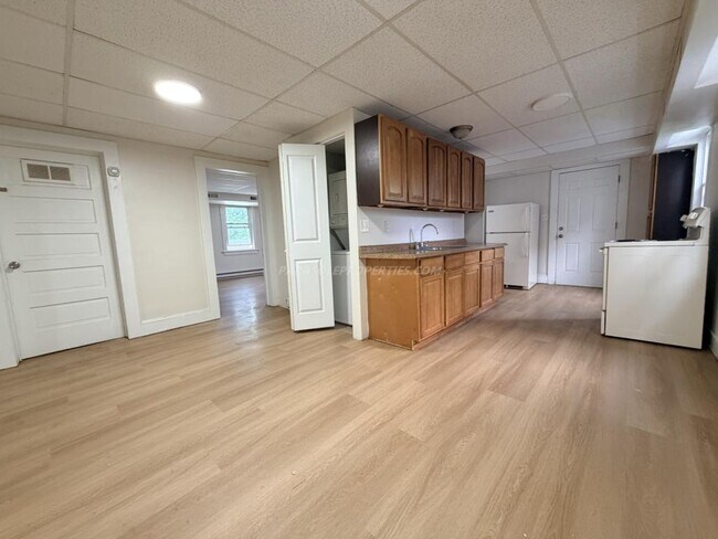 Building Photo - 919 Clay Ave