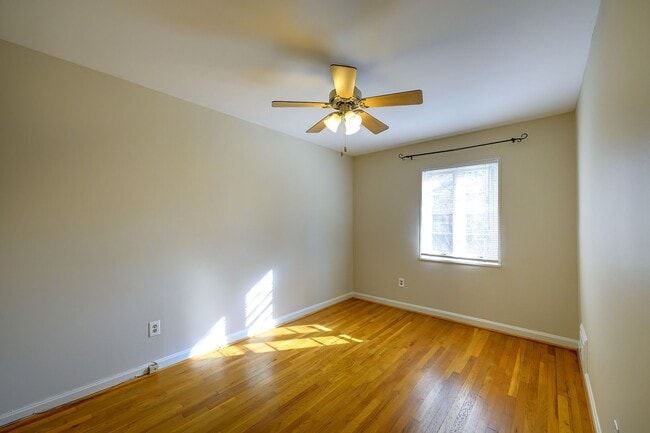 Building Photo - Well Maintained 3BR/2.5BA Home in Silver Spring