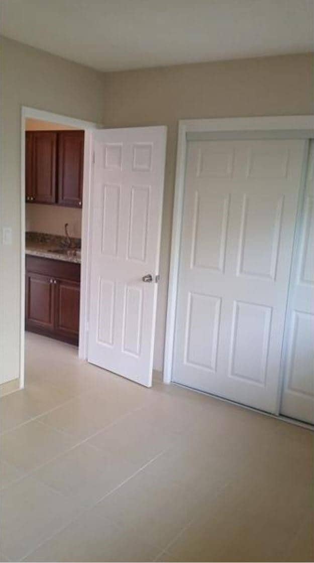 Building Photo - 615 NE 8th Ave