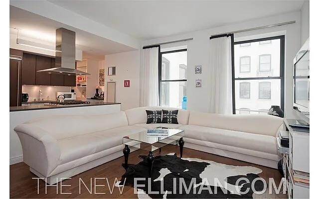 Building Photo - 225 Fifth Avenue