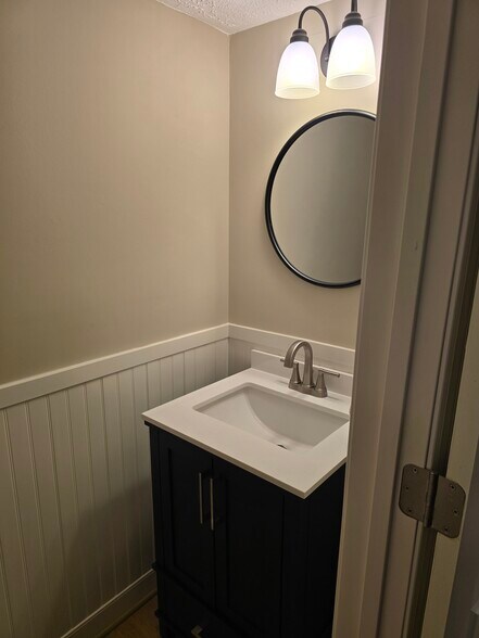 Building Photo - 8108 Timberlake Rd