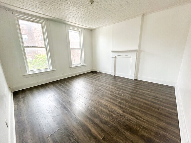 Building Photo - 411 3rd St