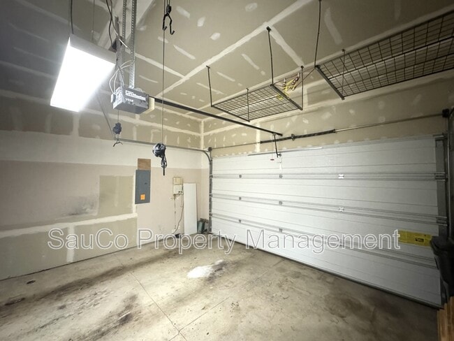 Building Photo - 11074 SW Washington St