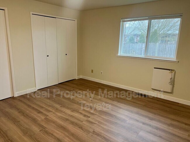 Building Photo - 902 S 22nd Ct