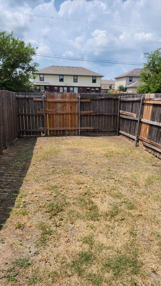 Pet Friendly Fenced Yard - 1106 Shanarae Cir