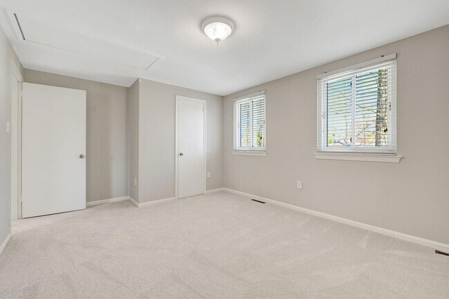 Building Photo - 2015 Freedom Ln