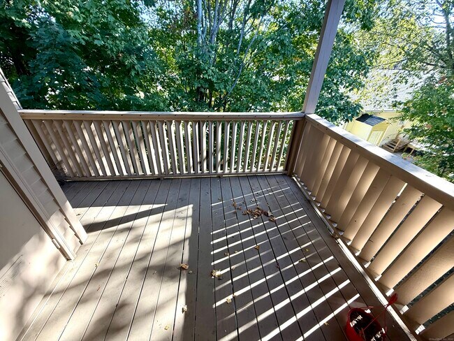 Building Photo - 495 Vincelette St