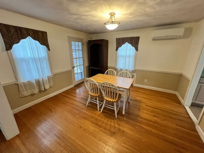 Building Photo - Beautiful, Single Family Colonial for Rent in Springfield!