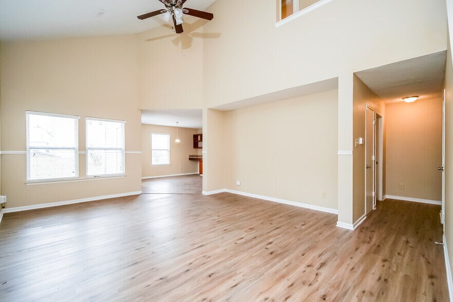 Building Photo - 677 Florence Dr