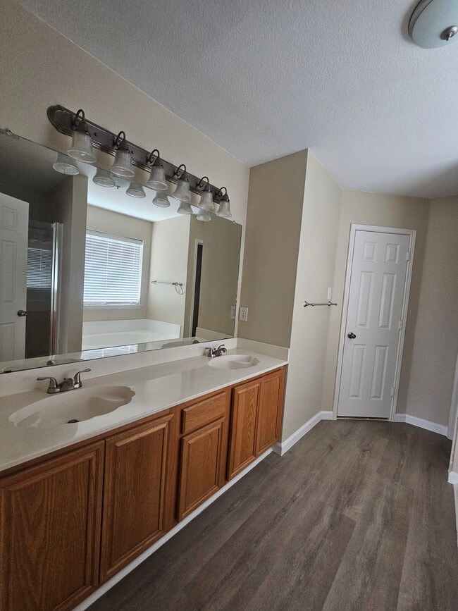 Building Photo - 3516 Valley Forge Dr