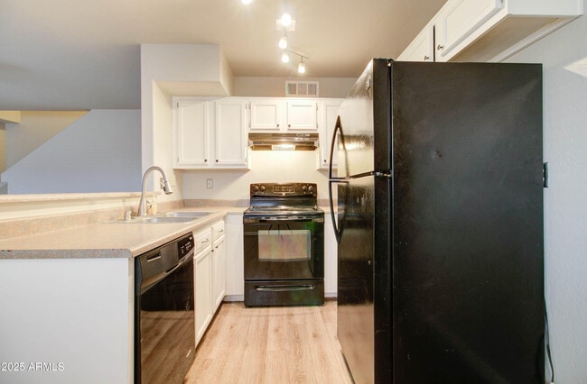 Building Photo - 2311 E Hartford Ave