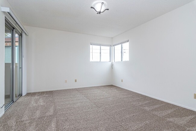 Building Photo - 1249 4th St