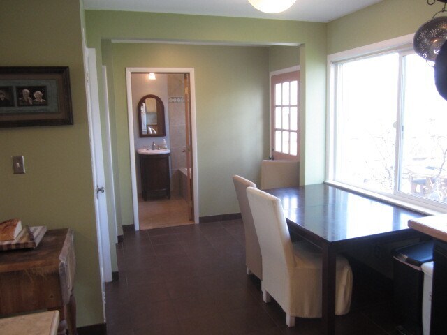 Building Photo - 3 Bed 2 Bath Martin Acres Home With Large Backyard & Flatiron Views!