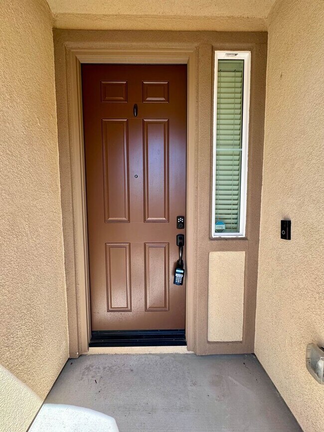 Building Photo - Stunning 4 bedroom 3 bathroom Murrieta hom...