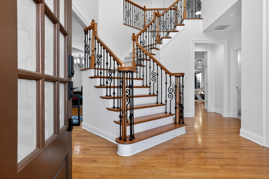 Building Photo - 410 Fox Chase Cir