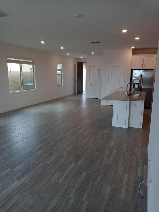 Building Photo - 440 S 202nd Ln