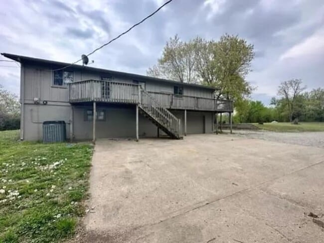 Back Deck and Parking - 9108 S Buckner Tarsney Rd