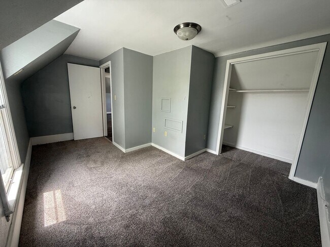 Building Photo - East 3rd Duplex