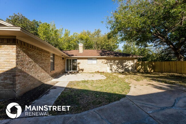 Building Photo - 217 Woodhaven Dr