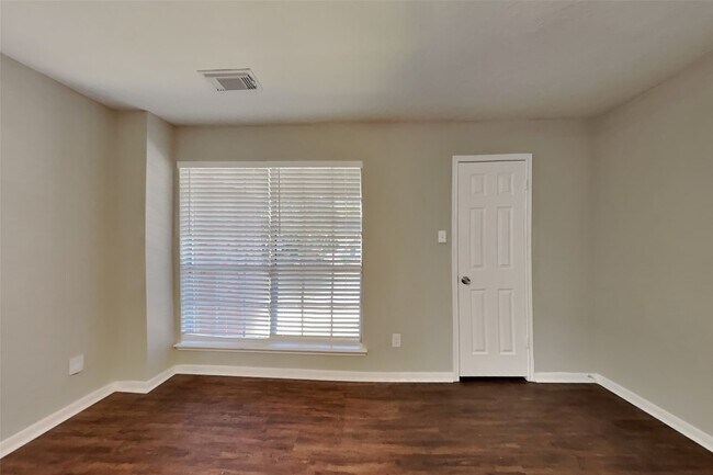 Building Photo - 16418 Wellers Way