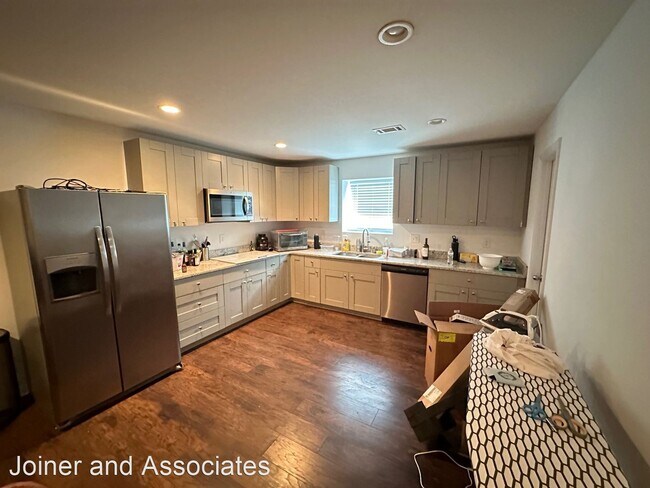 Building Photo - 5 br, 6 bath House - 130 Pearl St.