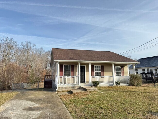 Building Photo - Lovely 3 Bedroom 2 Full Bath Home with? Large Deck & Fenced in Back?yard!