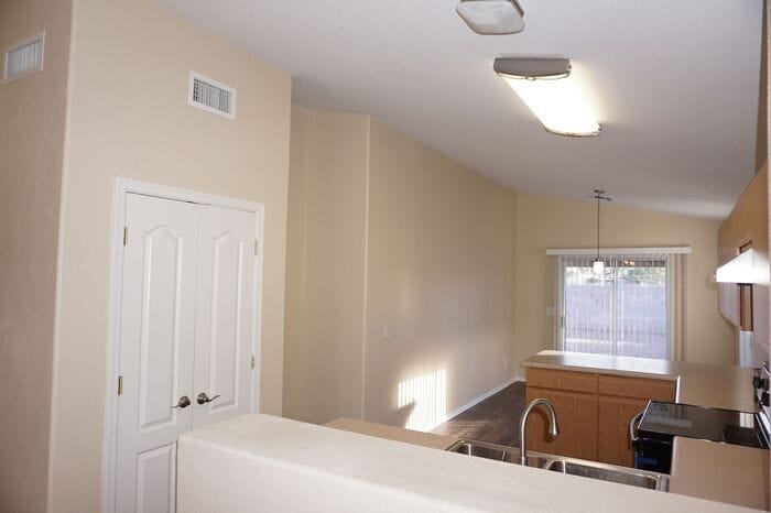 Building Photo - 2201 S St Suzanne Dr