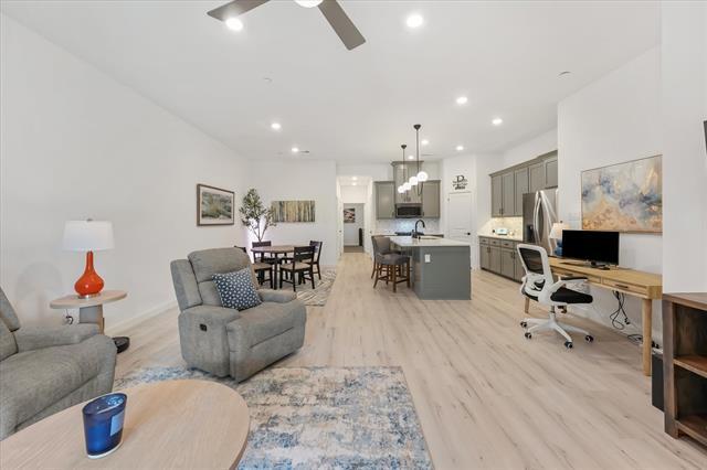 Building Photo - 2833 Applewood Wy