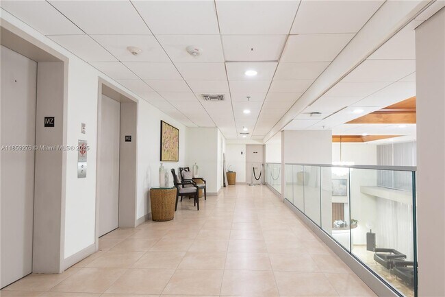 Building Photo - 6061 Collins Ave
