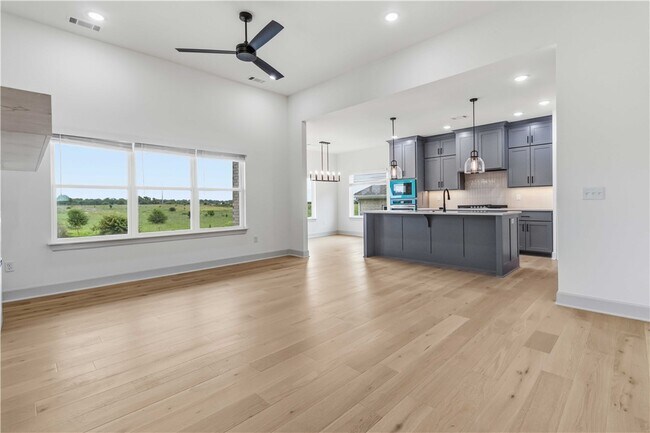 Building Photo - 920 Trestle Ln