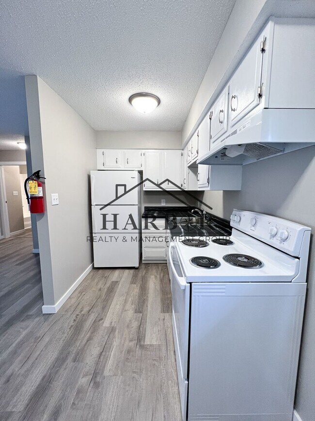 Building Photo - Renovated 1 Bedroom 1 Bath - SPECIAL: Appl...