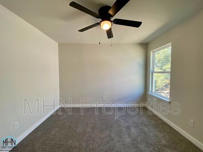 Building Photo - 7913 Cactus Plum Dr