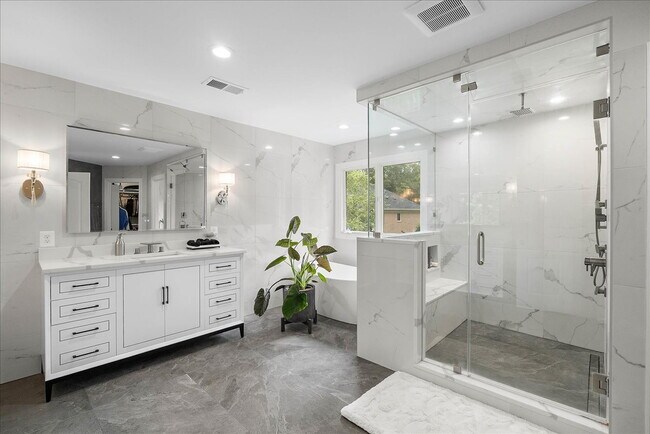 Building Photo - Your New Home Awaits