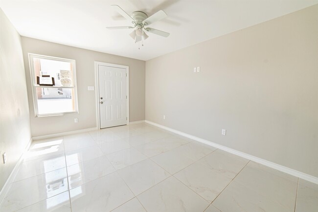 Building Photo - 315 Dorel Dr