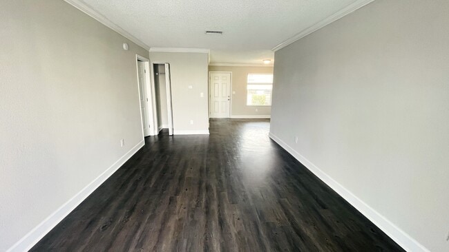 Building Photo - 2536 Woodgate Blvd