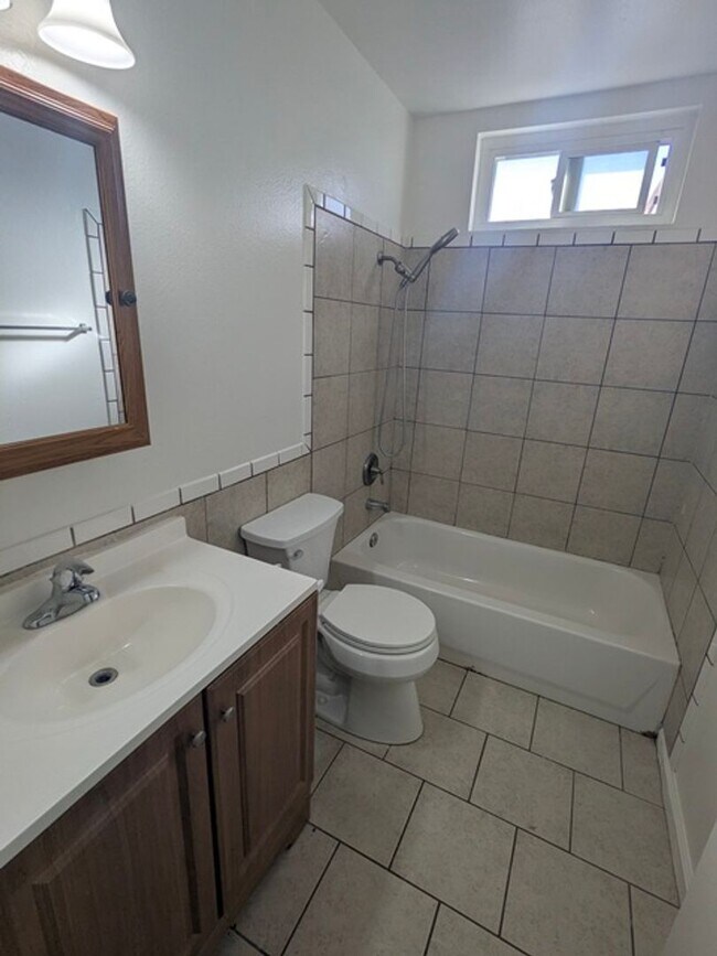 Building Photo - 4 Bedroom 2 Bathroom Single Story Home in Spring Valley