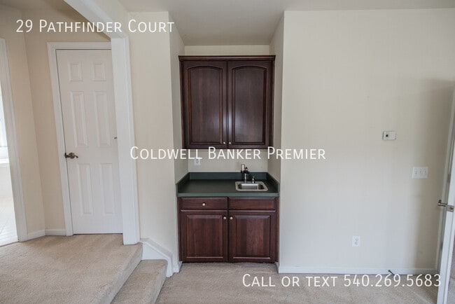 Building Photo - 29 Pathfinder Ct