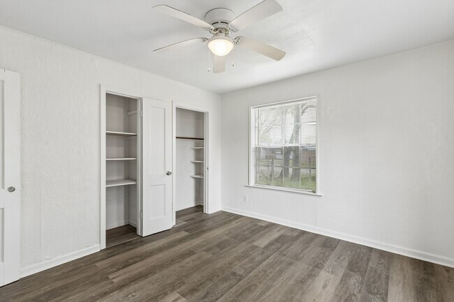 Building Photo - 2326 28th Ave N