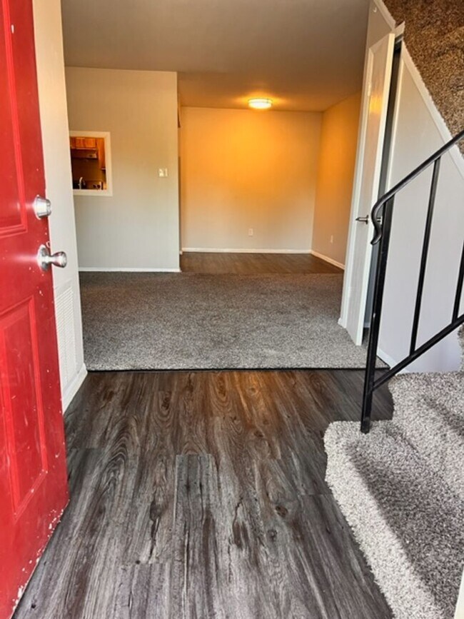 Building Photo - Spacious 1-Bedroom Apartment for Rent in C...