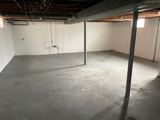 Building Photo - 16127 St Marys St