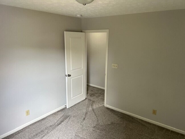 Building Photo - 218 Equestrian Dr