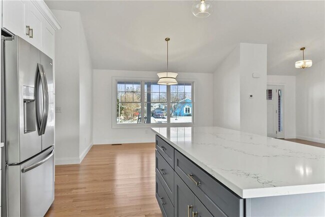 Building Photo - 95 Honeysuckle Rd