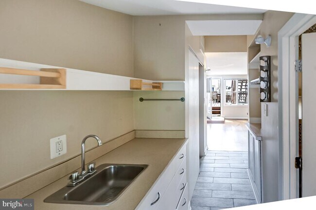 Building Photo - 13 E Henrietta St