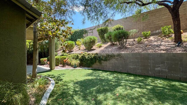 Building Photo - Discover your dream home in the heart of H...