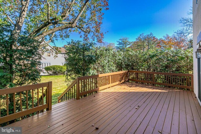 Building Photo - 11 Lexington Ct