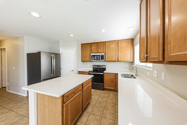 Building Photo - 973 E Doris St