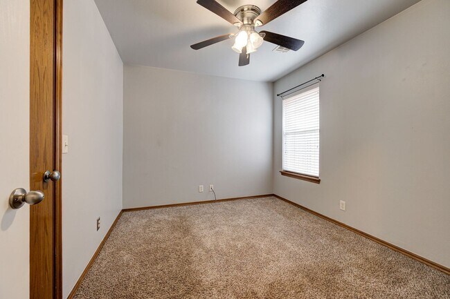 Building Photo - Gorgeous 3 bedroom 2 Bath Home in the Heart of Edmond